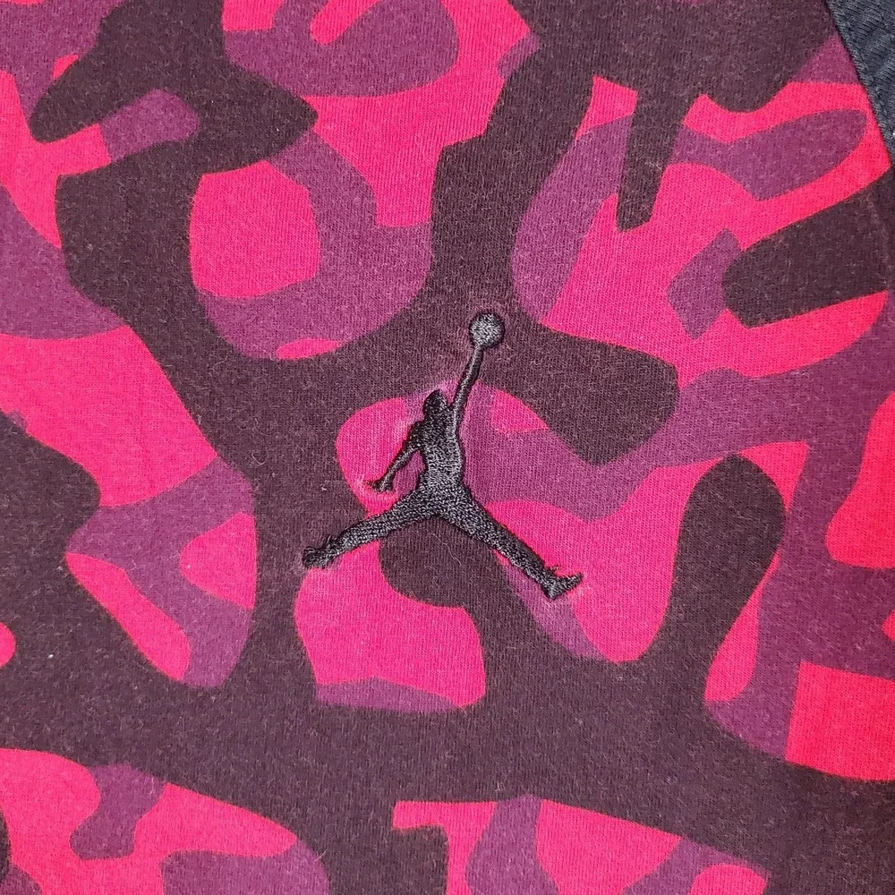 Air Jordan Men Shirt Large Red Camo Y2K Jumpman Logo Short Sleeve Tee‎
